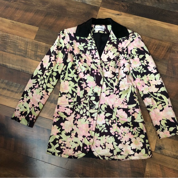 Vintage Peaked Lapel Spring Floral Blazer 6 - Picture 7 of 9